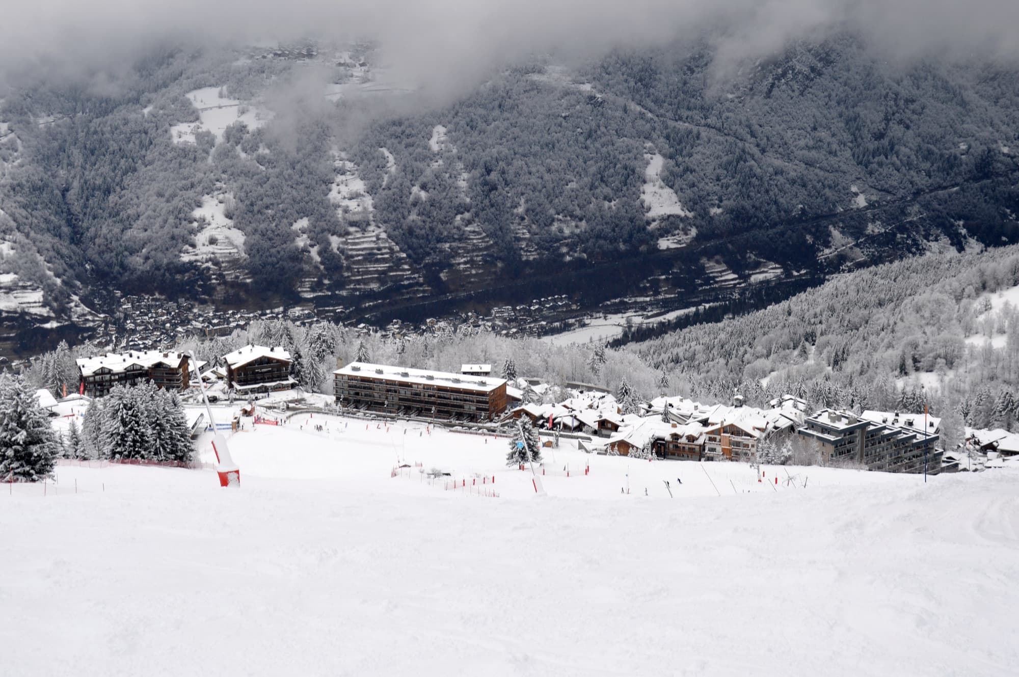 Front de neige de Courchevel Village coberto de neve